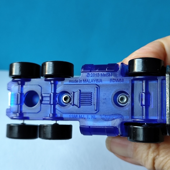 2014 Hot Wheels Hauling Rig Road Rally Copper Brown Semi Tractor Truck Die Cast - Picture 5 of 6